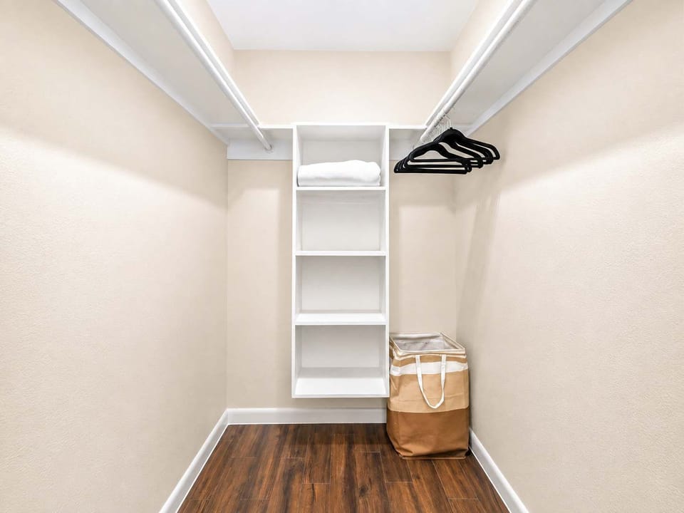 Walk-in closet: Spacious storage with built-in shelves for organization and ease during your stay!
