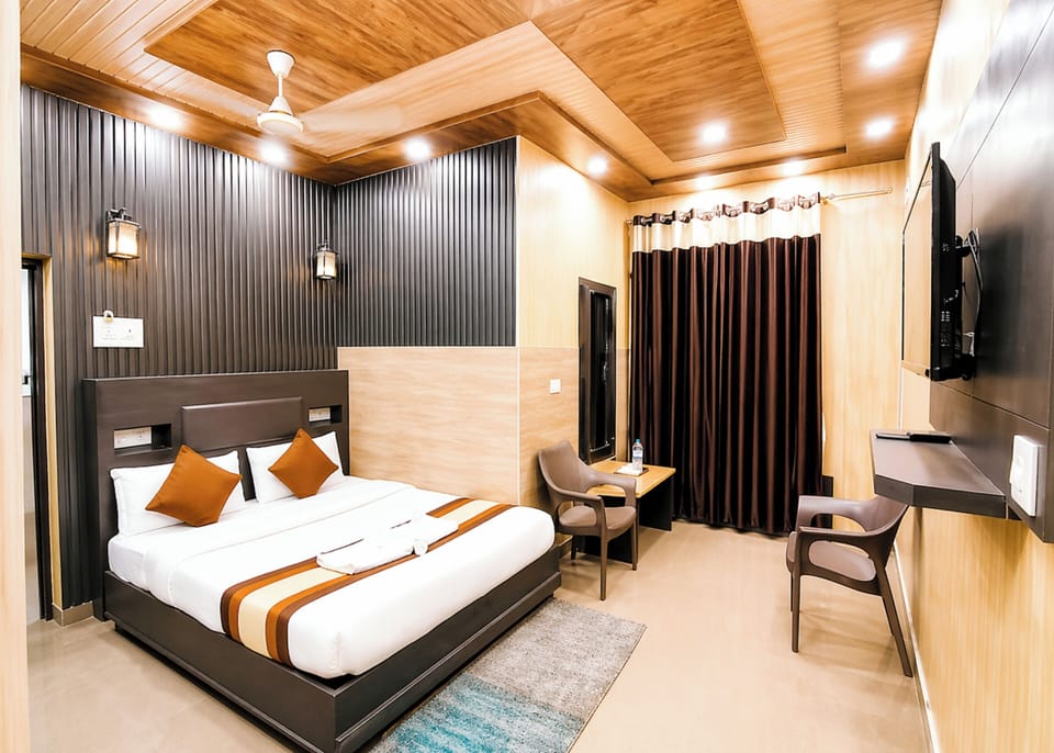 Standard Double Room, Multiple Beds, Air conditioning | Hypo-allergenic bedding, desk, soundproofing, free WiFi