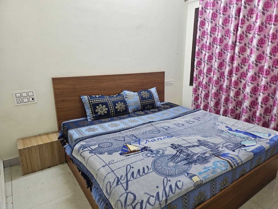Deluxe Room | Bathroom | Shower, free toiletries, soap, shampoo