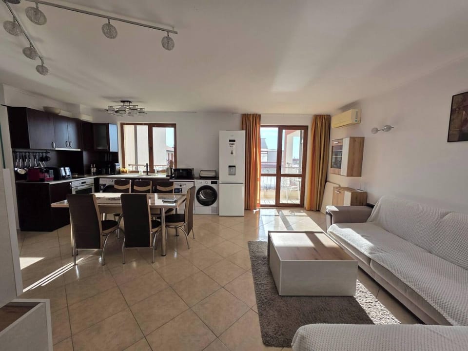 Apartment, 2 Bedrooms, Balcony, Garden View | Living area