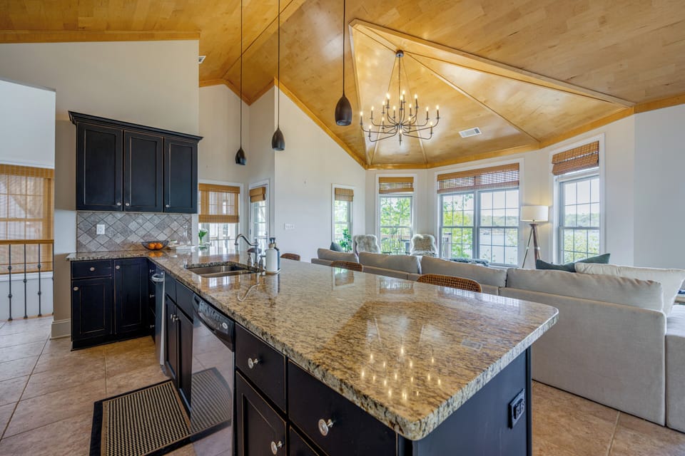 Kitchen | Main Level