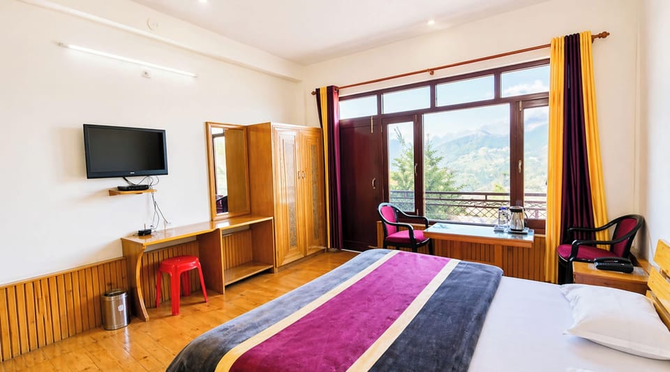 Hypo-allergenic bedding, desk, soundproofing, free WiFi