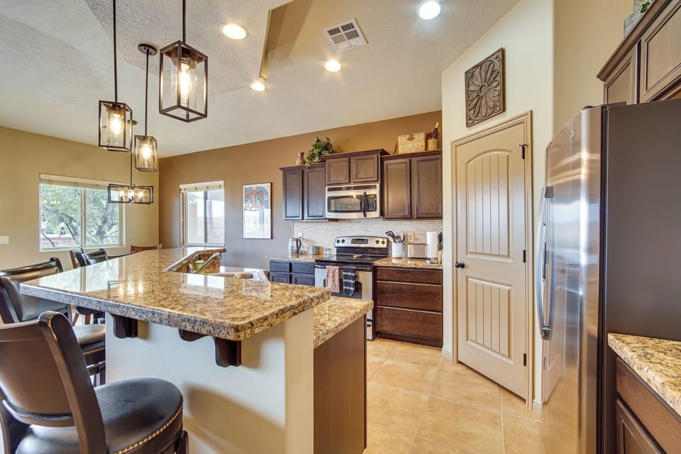 Breakfast Bar | Kitchen