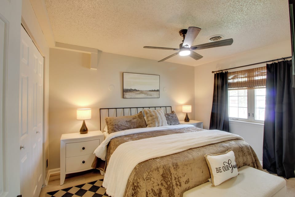 Bedroom 1 | King Bed