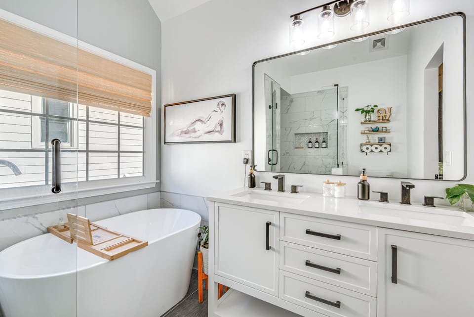Full Bathroom | 2nd Floor