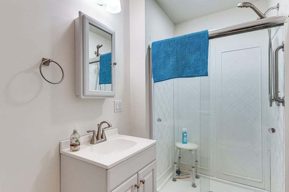Full Bathroom | 2nd Floor