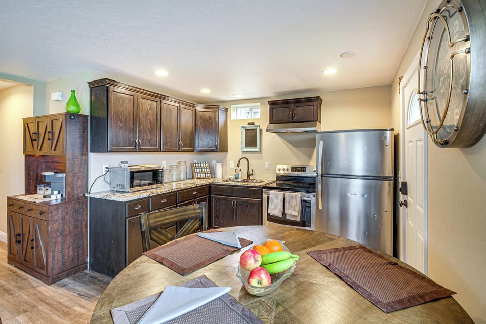 Kitchen & Dining Area