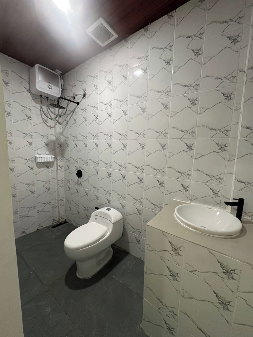 Deluxe Room, Balcony | Bathroom