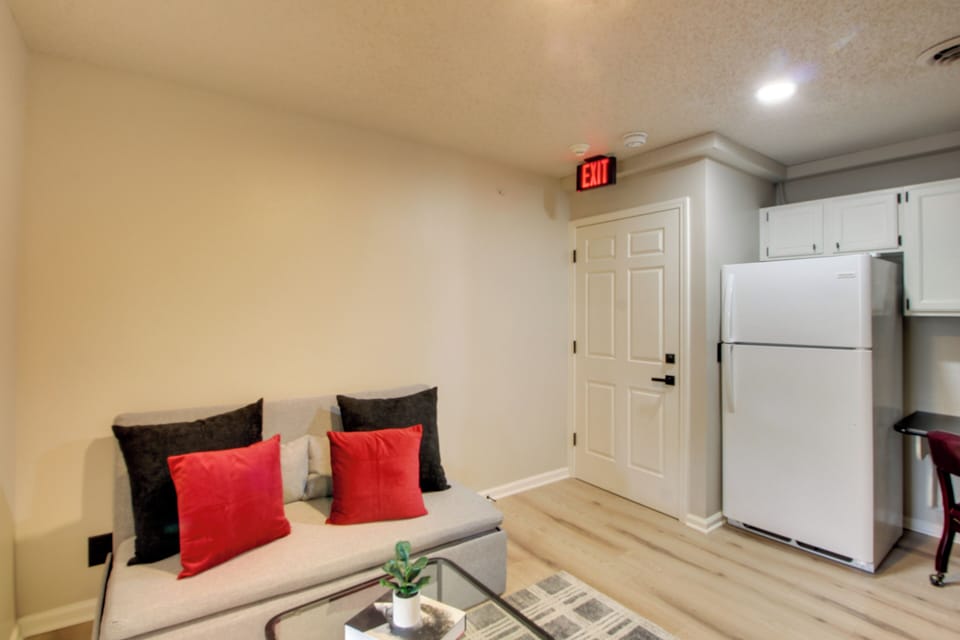 Den | Fridge & Microwave