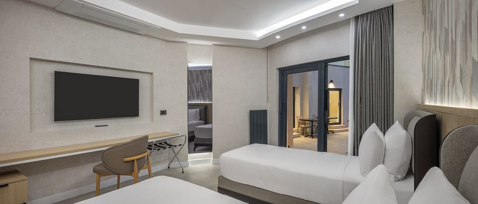 Standard Twin Room | In-room safe, free WiFi
