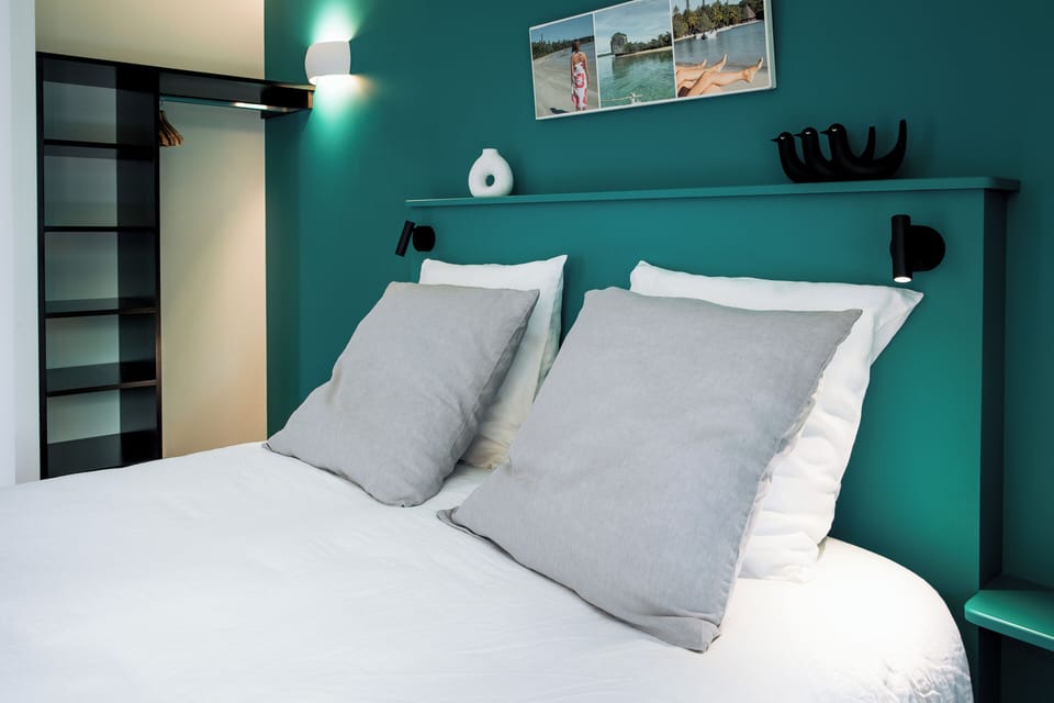 Double Room, 1 King Bed, Garden View | Premium bedding, pillowtop beds, blackout drapes, soundproofing
