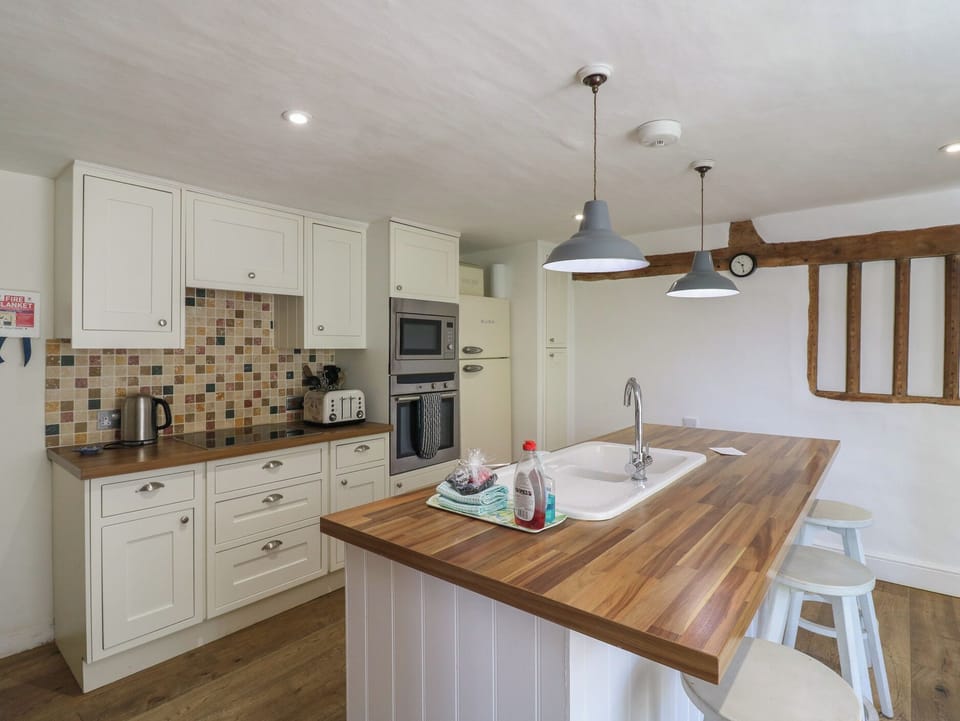 Dishwasher, cookware/dishes/utensils