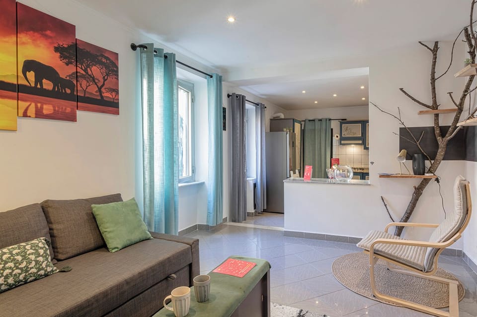 Apartment | Living area | 35-cm TV with digital channels