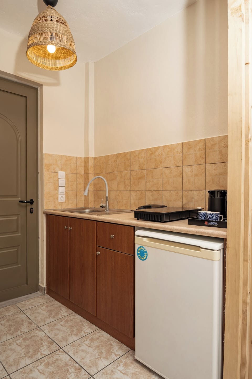 Mini-fridge, stovetop, coffee/tea maker, electric kettle