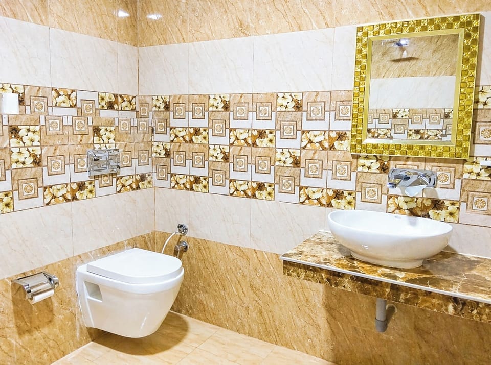 Double Room | Bathroom | Shower, slippers, soap, shampoo