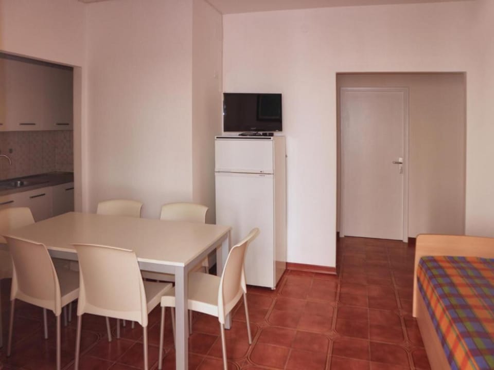 Apartment, 2 Bedrooms, Terrace | Dining room