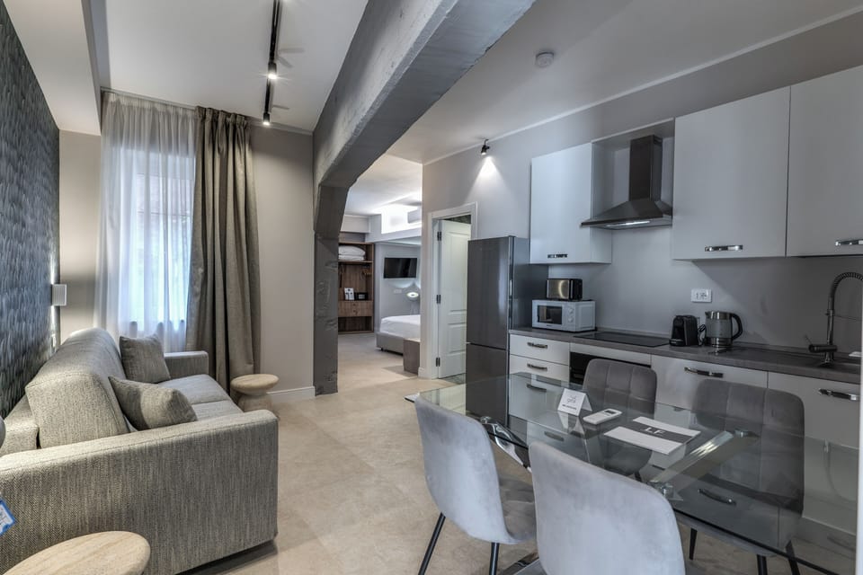 Deluxe Quadruple Room | Private kitchen