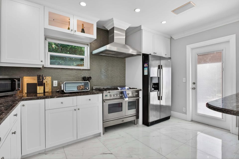 House, Multiple Beds, Patio, Garden View (Coconut Oasis) | Private kitchen
