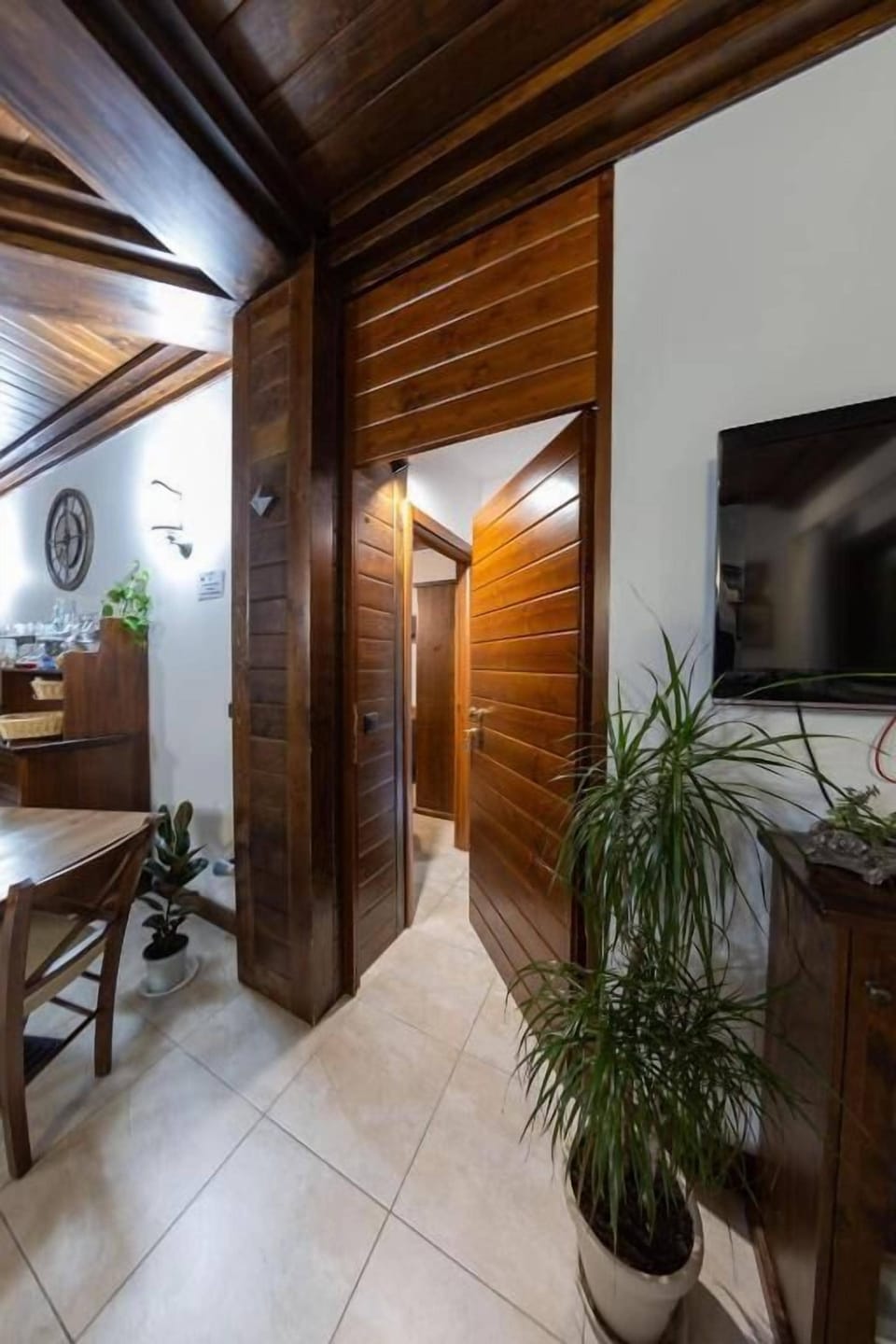 Economy Double or Twin Room, Courtyard View | Interior