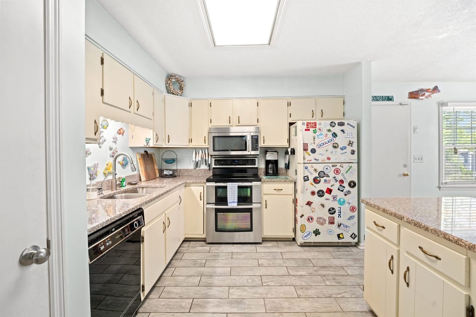 Open Kitchen - extra counter space