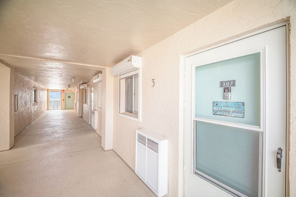 Welcome to Leonardo Arms 307...Beach Therapy!