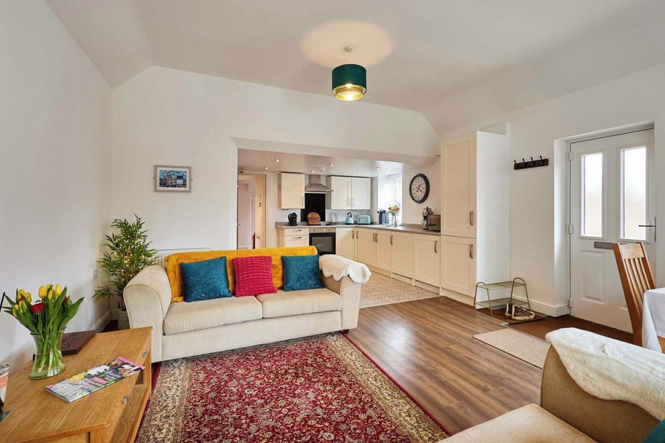 Beagle Barn, Withington - Host & Stay