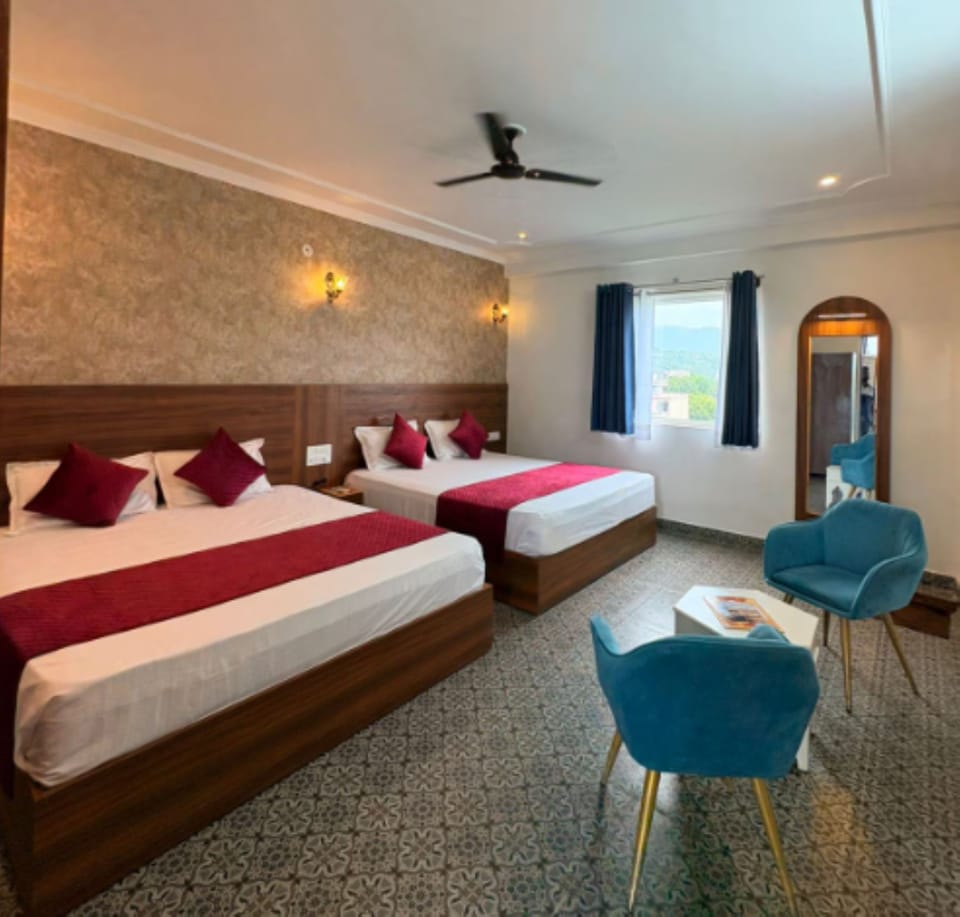 Family Room, City View | Desk, free WiFi, bed sheets