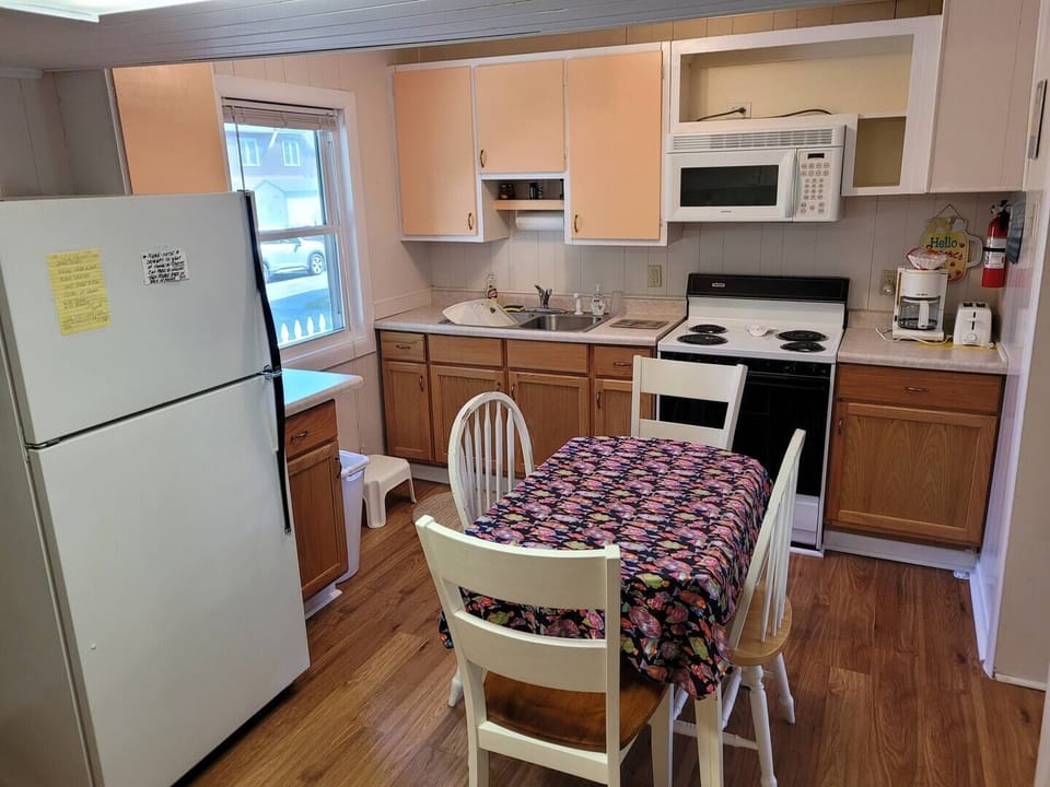 KITCHEN AND DINING AREA:  Full kitchen with a good supply of cooking and dining utensils.  Also includes dining area and washer and dryer.