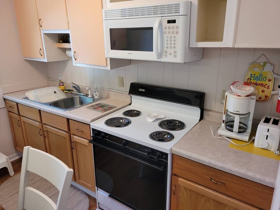 KITCHEN AND DINING AREA:  Full kitchen with a good supply of cooking and dining utensils.  Also includes dining area and washer and dryer.