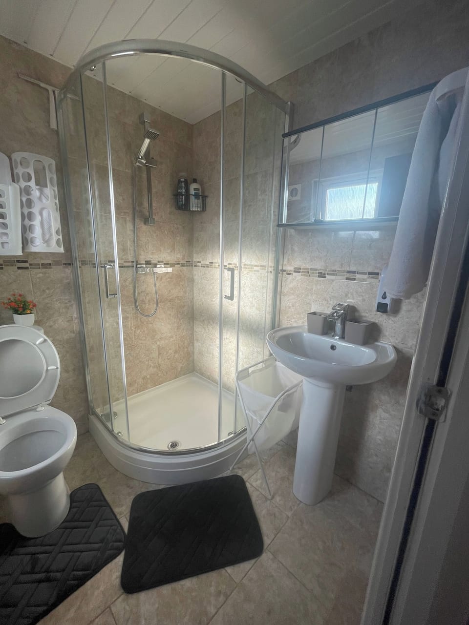 Tottenham - Sleeps 10 - Garden - Near Transport House in London