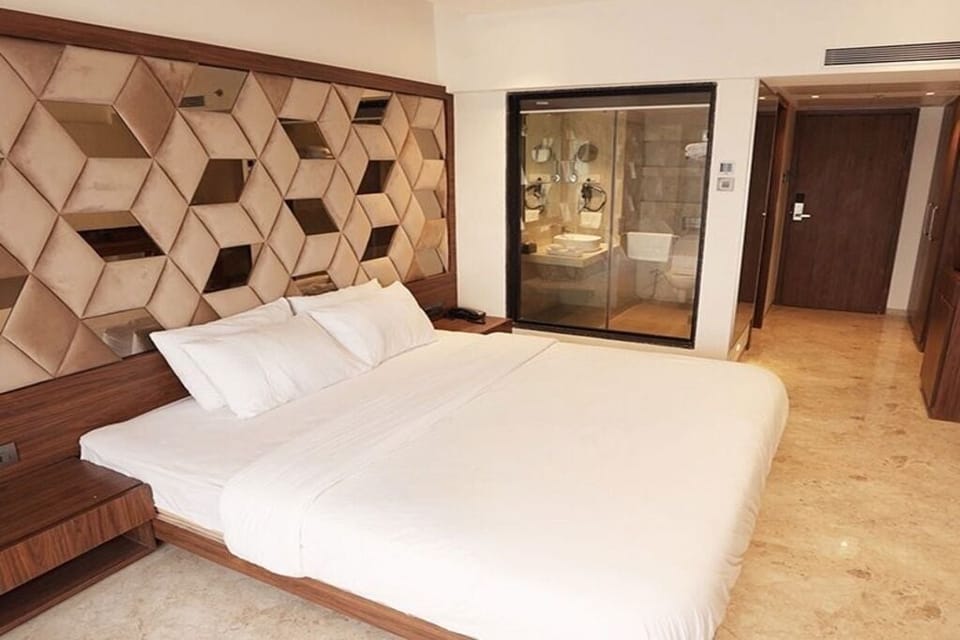 Deluxe Double Room, Garden View