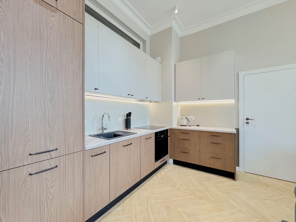 Deluxe Apartment, City View | Private kitchen