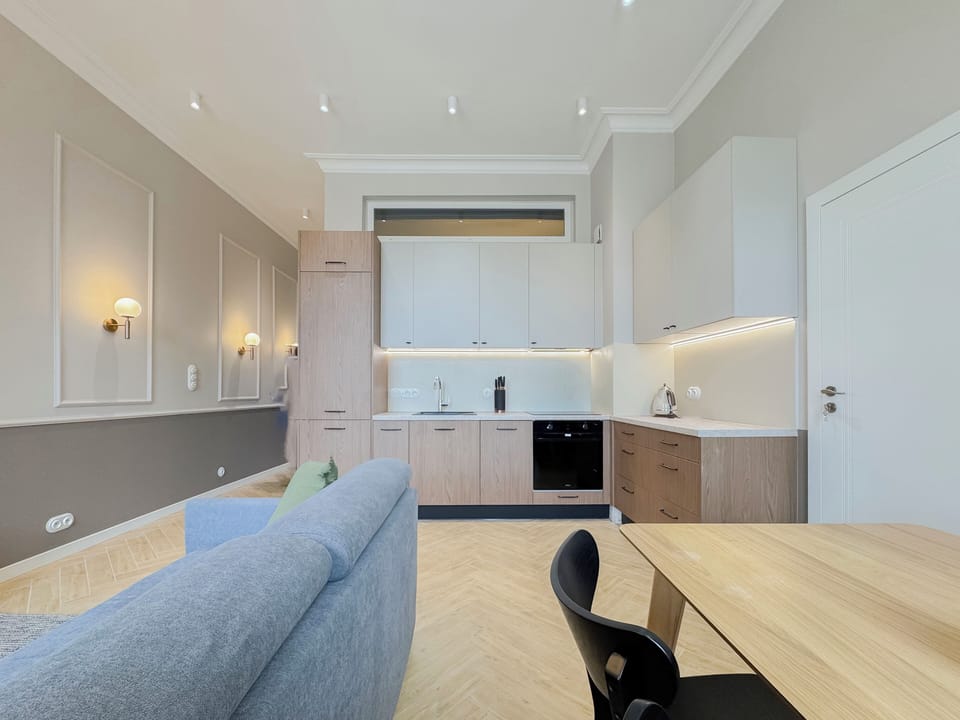 Deluxe Apartment, City View | Interior
