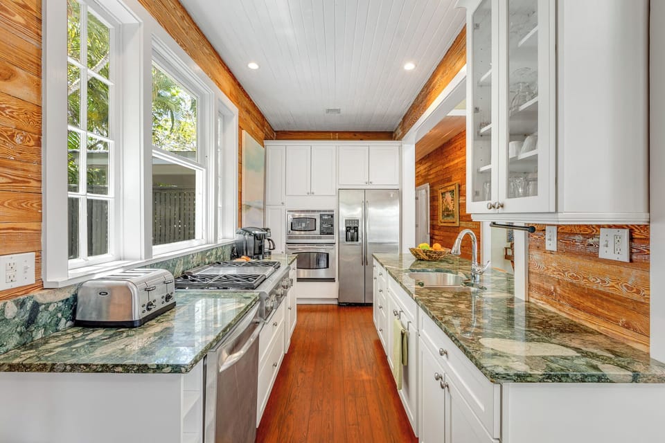 Fully equipped kitchen