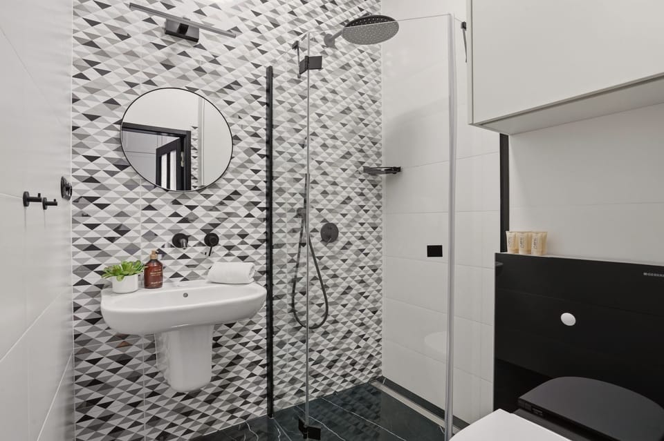 Luxury Apartment, City View | Bathroom