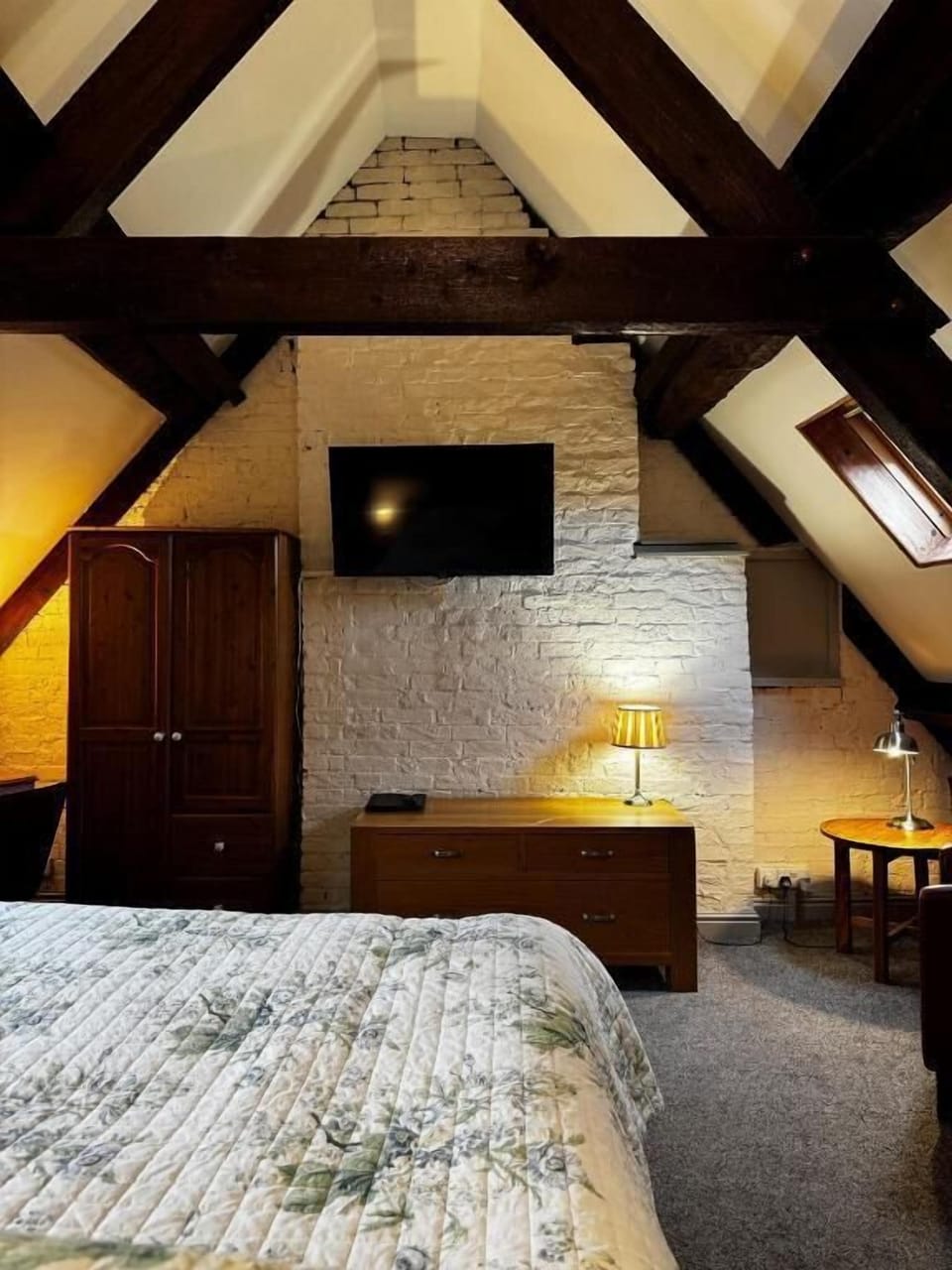 Deluxe Suite | Iron/ironing board, free WiFi, bed sheets