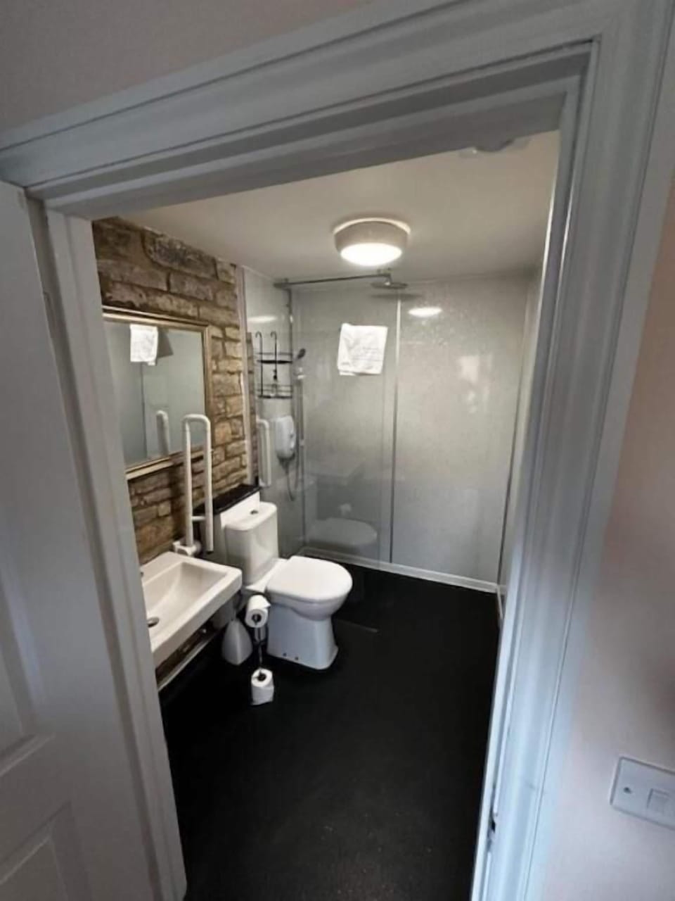 Comfort Double or Twin Room | Bathroom | Hair dryer, towels, soap, shampoo