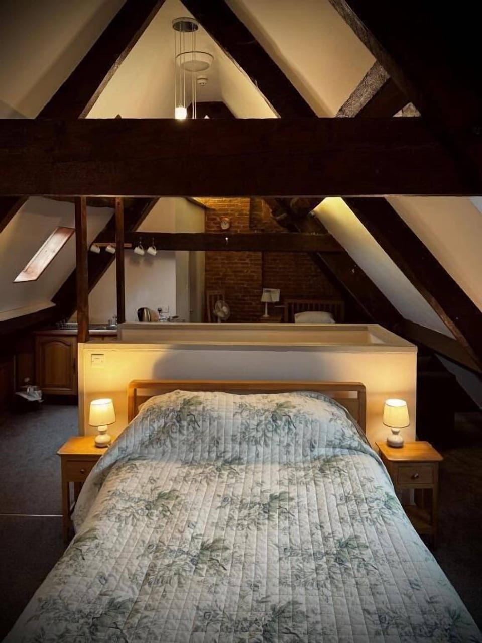 Deluxe Suite | Iron/ironing board, free WiFi, bed sheets
