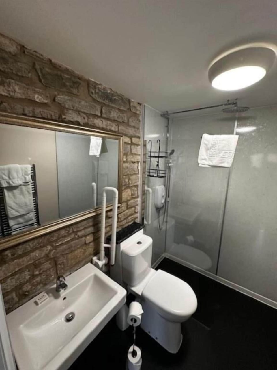 Comfort Double or Twin Room | Bathroom | Hair dryer, towels, soap, shampoo