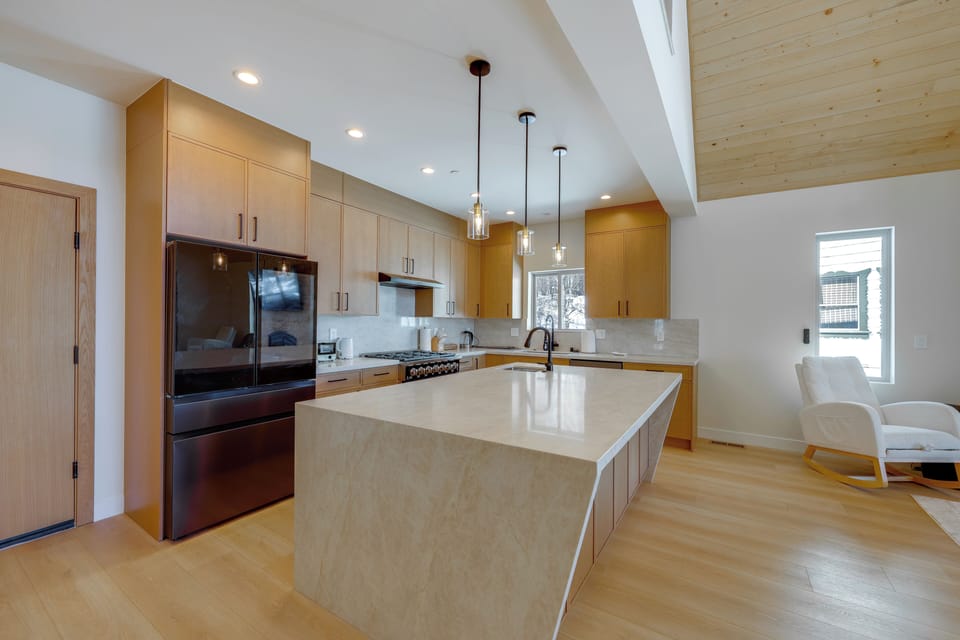 House (6 Bedrooms) | Interior