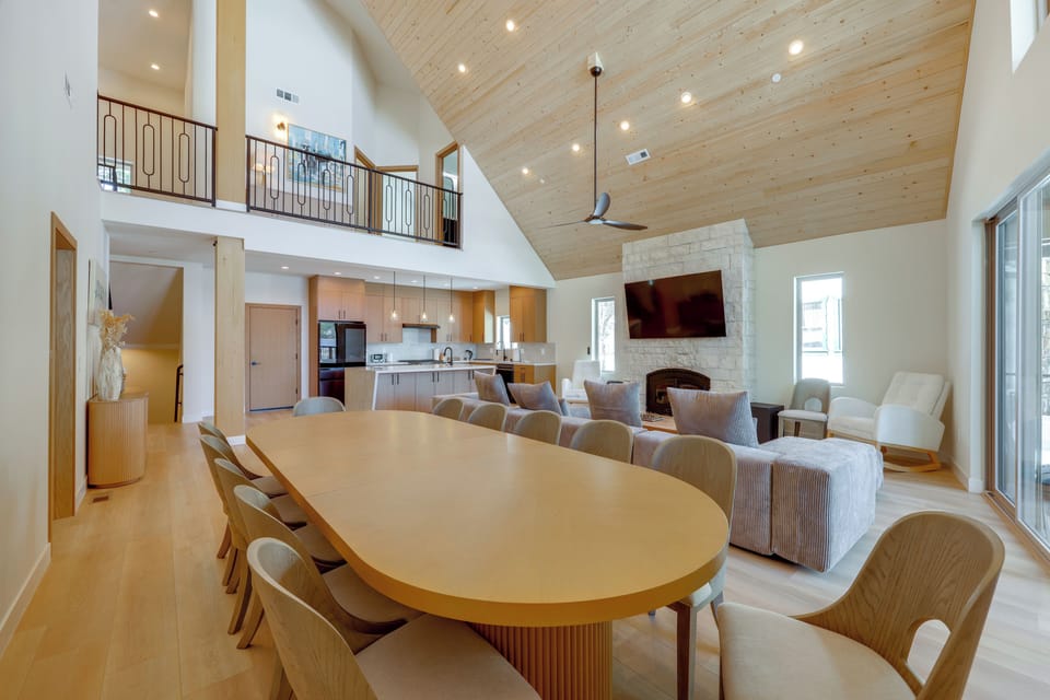 House (6 Bedrooms) | Interior