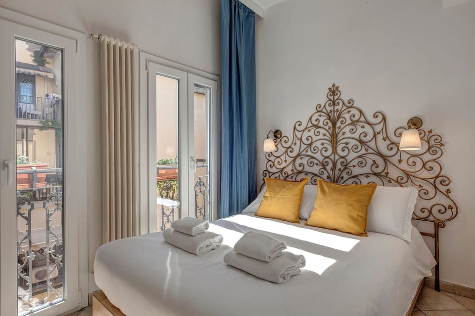 Duplex | Iron/ironing board, cribs/infant beds, free WiFi, bed sheets