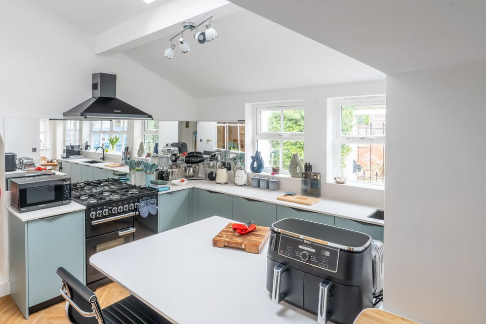 Ground floor: Well-equipped modern kitchen