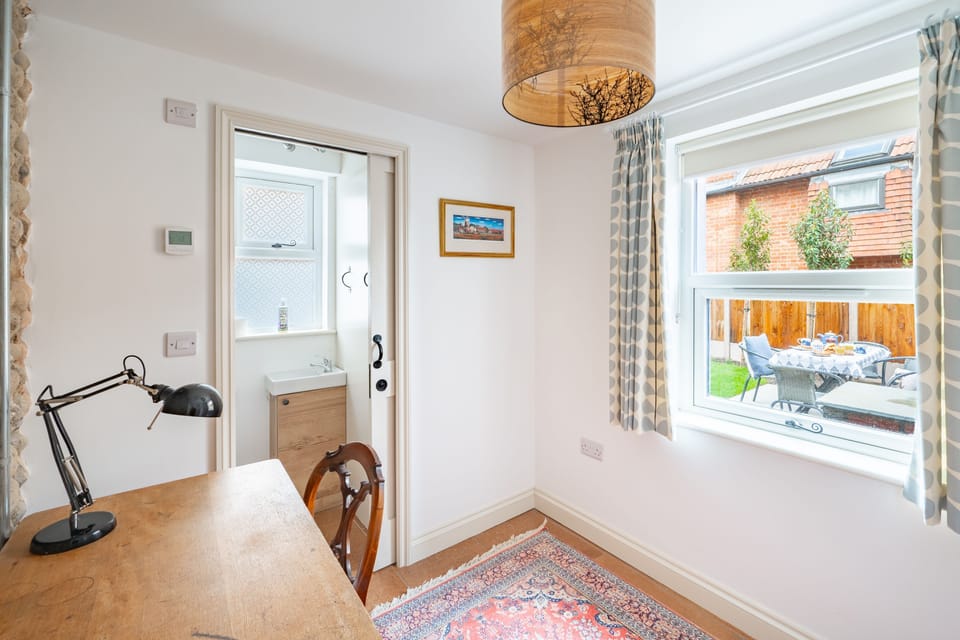 Ground floor: Office and WC
