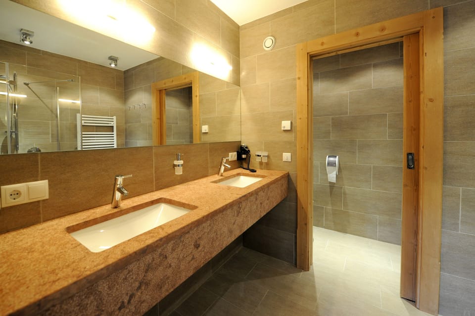 Comfort Double Room (35 m²) | Bathroom | Shower