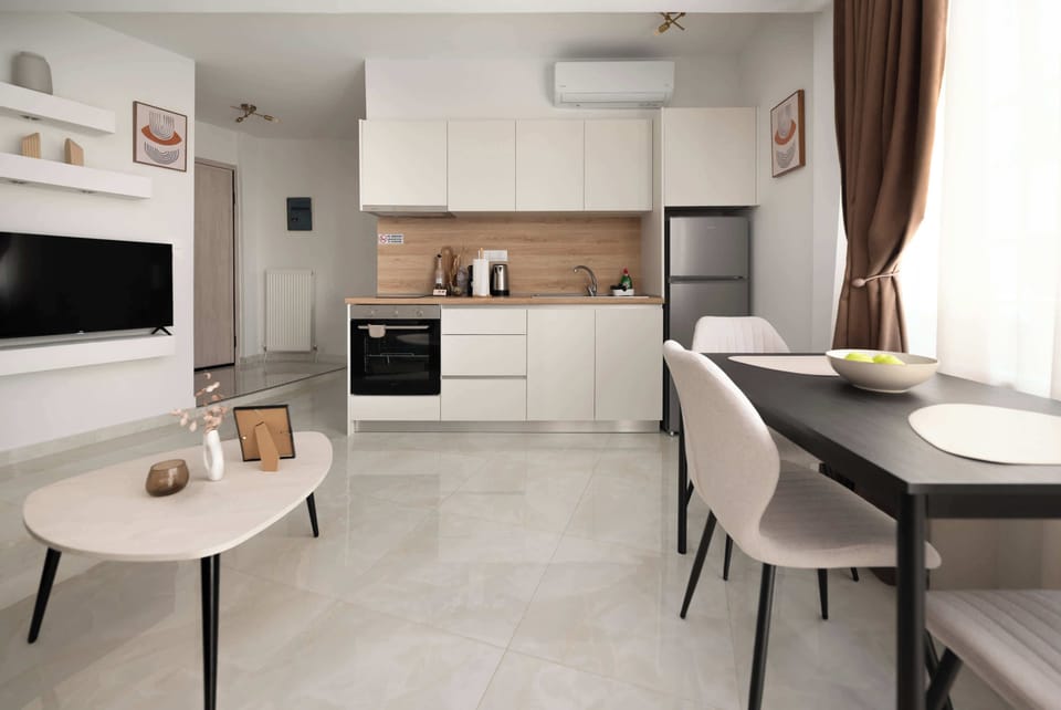 Open-plan kitchen & dining
Open-plan kitchen and dining area with modern cabinets, built-in appliances, and a dining table by the window. Clean design, neutral colors, and plenty of natural light.
