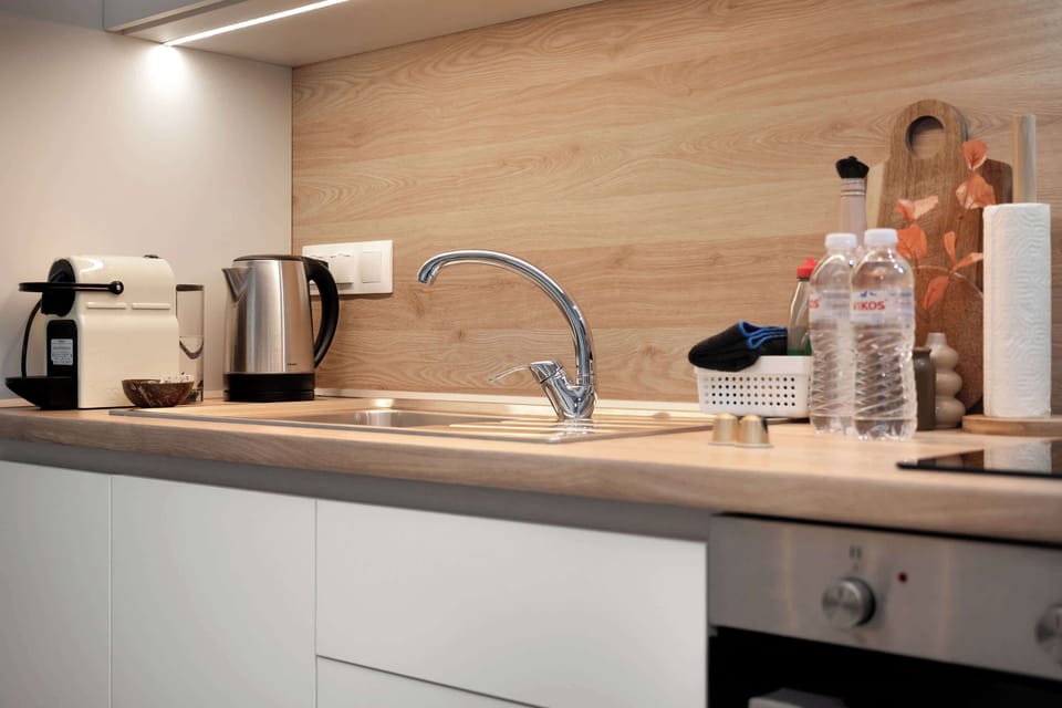 Kitchen
Fully equipped modern kitchen with contemporary appliances, coffee machine, and ample counter space for easy meal preparation.
