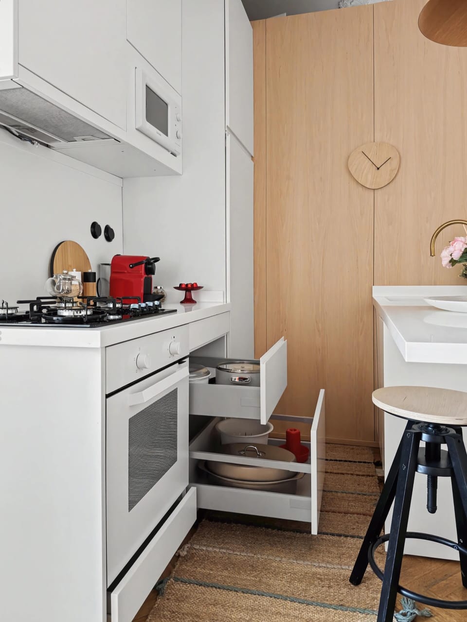 "Fully equipped and organized for your culinary needs. From premium cutlery to essential kitchen gadgets, we provide everything you need to whip up a delicious homemade meal with absolute ease."