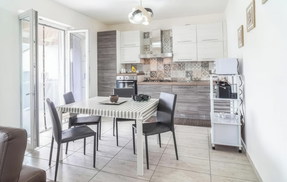 House, 2 Bedrooms, Garden View | Dining