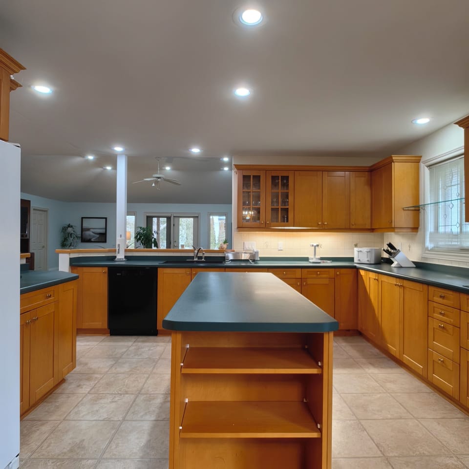 fully equipped kitchen-ideal for preparing family meal or  a relaxed coffee 